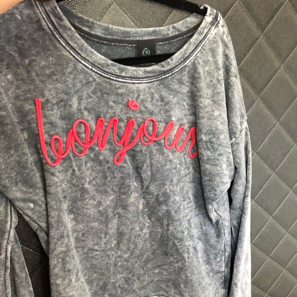 Comfortable throw on sweatshirt